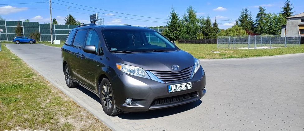 Toyota Sienna cena 109000 przebieg: 143300, rok produkcji 2017 z Lublin małe 172